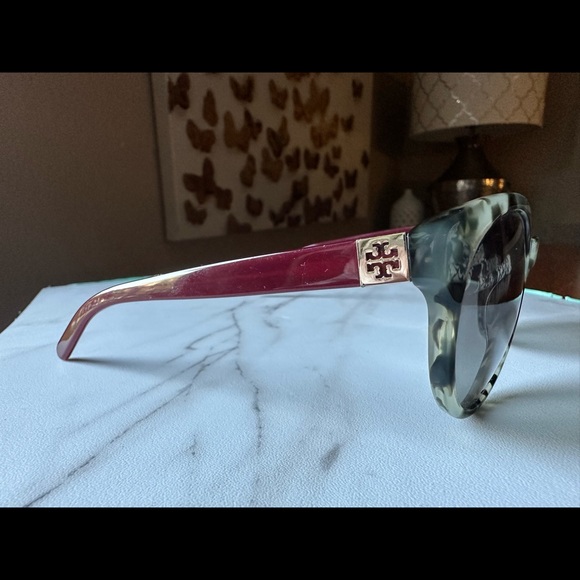 Authentic Tory Burch Sunnies (Great condition!) - Picture 3 of 15
